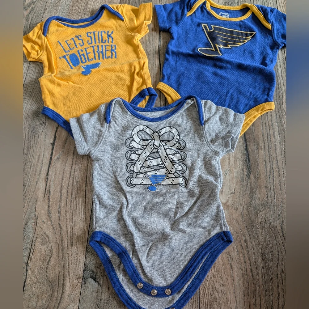 NHL St. Louis Blues Bundle of 9 Baby Items from 3-12 Months